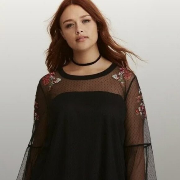 New Torrid Black Mesh Floral Embroidered Flare Sleeve Feminine Top 4X Whimsigoth - Picture 2 of 12